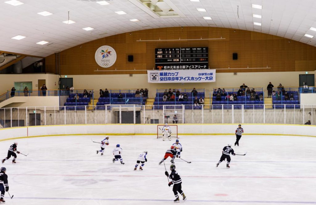 風越カップ 全日本少年アイスホッケー大会 小学生の部の会場と試合の様子