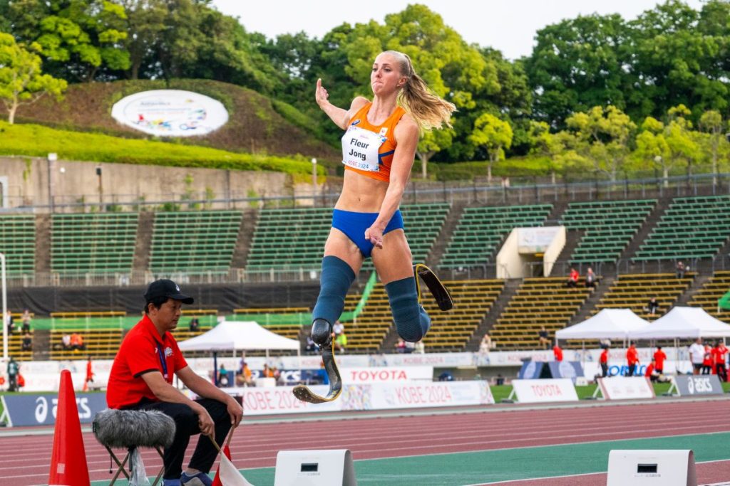 女子走り幅跳び　オランダ代表　フルール・ヨング選手のジャンプ