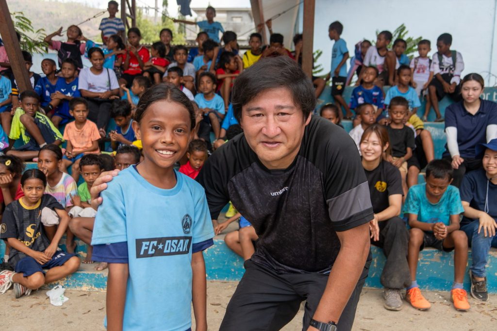 木場昌雄さんと東ティモールの少女